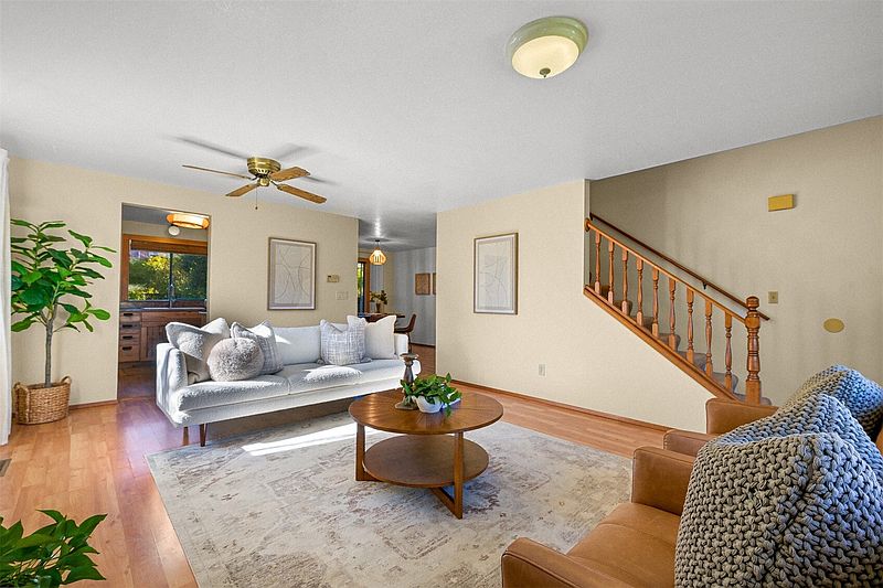 3rd image of 3231 Pinewood Avenue