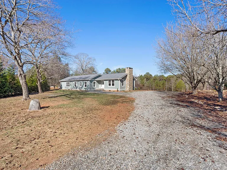 100 Gilbert Rd — Photo 27