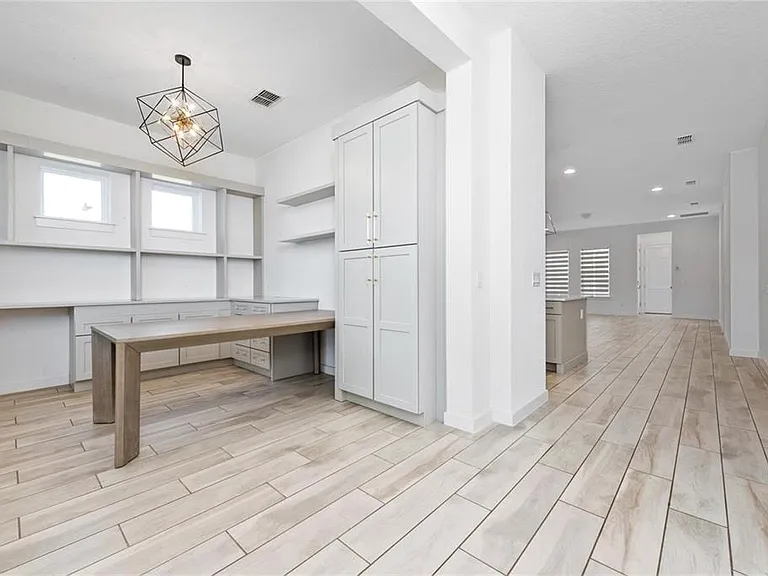 8664 Dubochet St — Photo 33