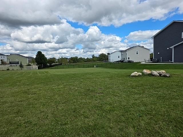 1st image of 910 Courtney Ln