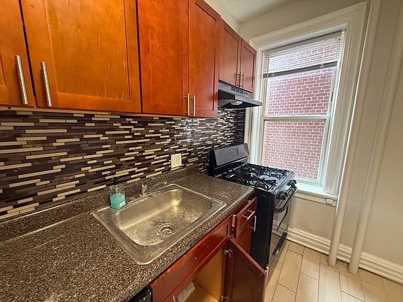4th image of 26 Kensington Ave #304