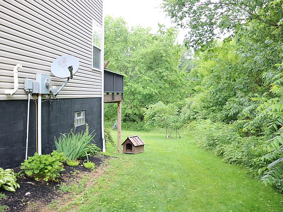 4th image of 797 Floral Valley Dr E