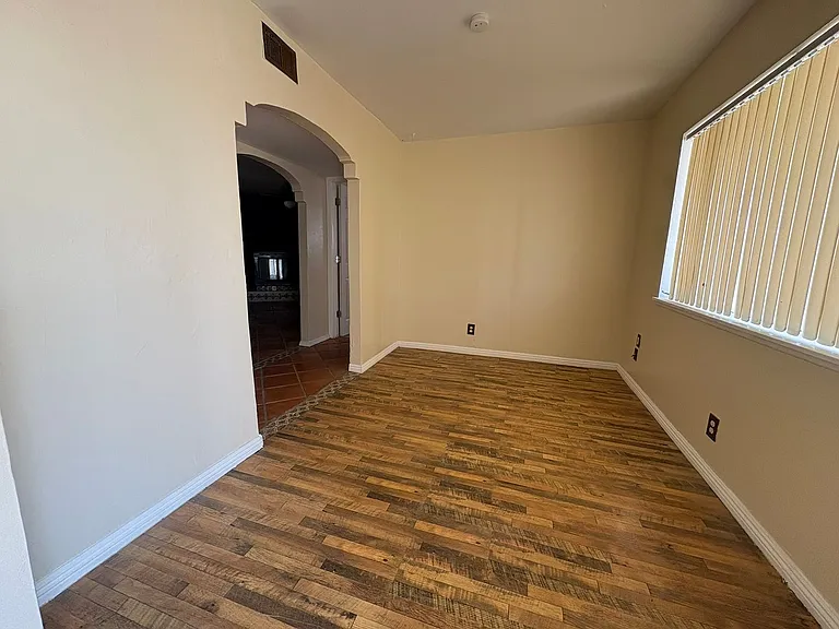 10309 Shoshone St — Photo 4
