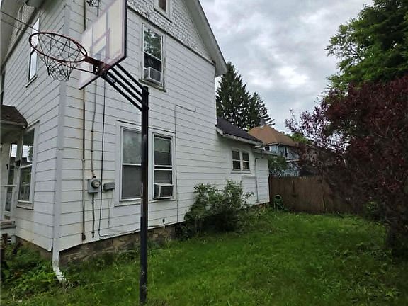 4th image of 606 Falck St