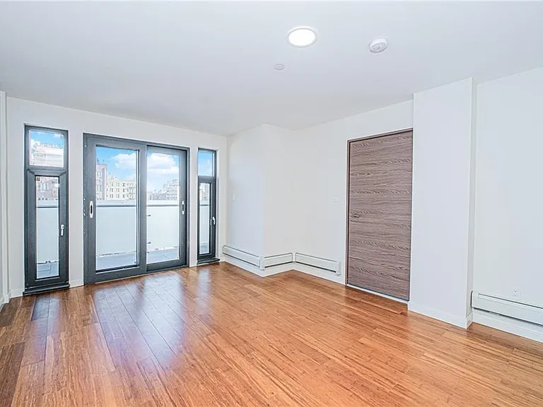 Banner Ave — Photo 4
