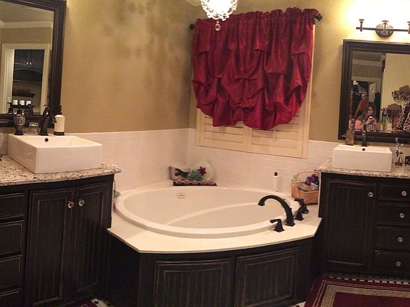 Master bath - therapy tub