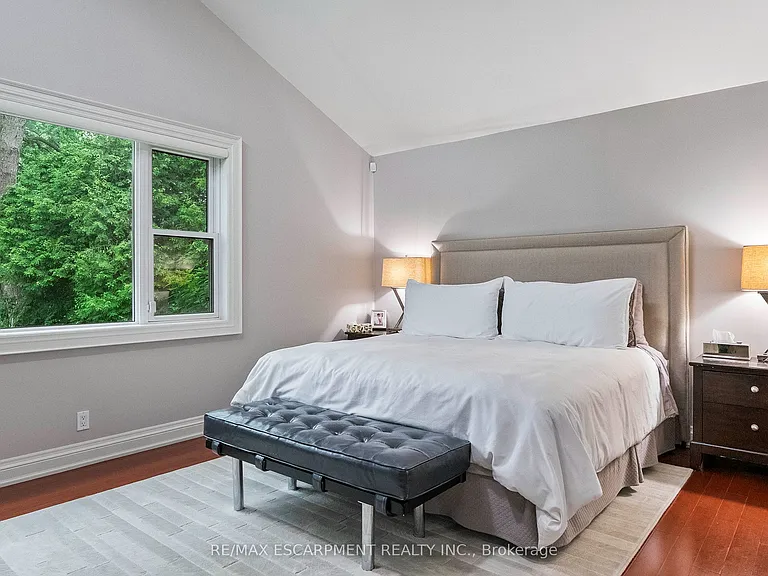 615 Vanessa Cres — Photo 17