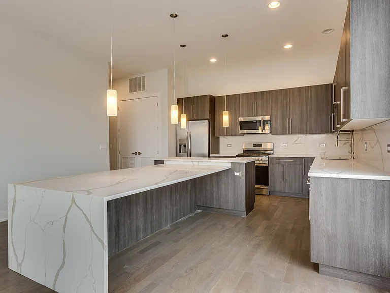 2805 W Cortland St #2 — Photo 5