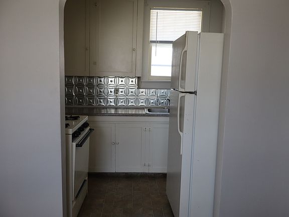 5th image of 205 S 11th St