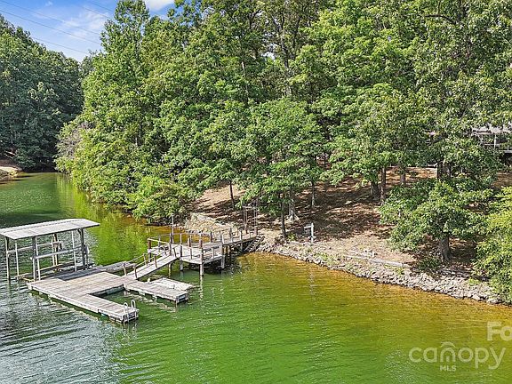 3rd image of 7989 Redbird Ln
