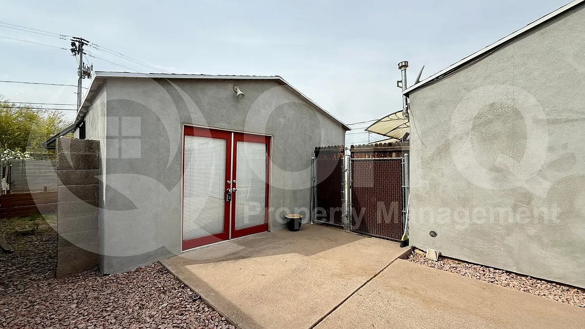 Building Photo - 1209 W Indianola Ave #B