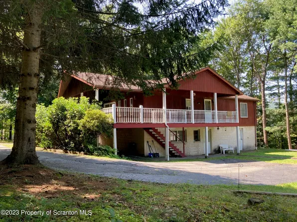 801 Park St, Jermyn, PA 18433