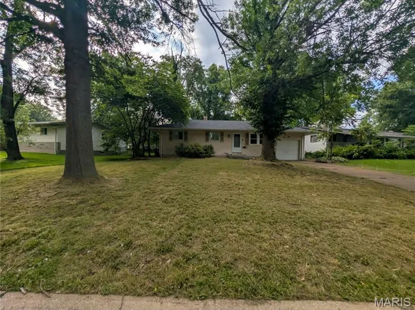 10309 Durness Dr, Saint Louis, MO 63137