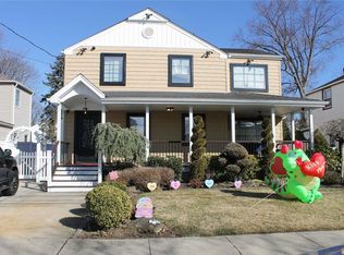 408 Little Whaleneck Rd, Merrick, NY 11566