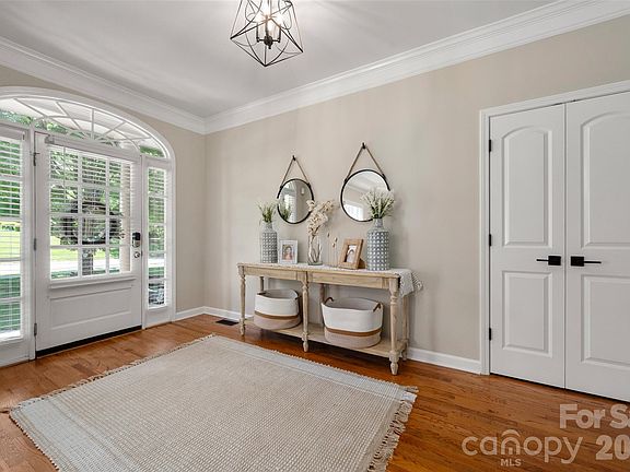 4th image of 10106 Enfield Ct