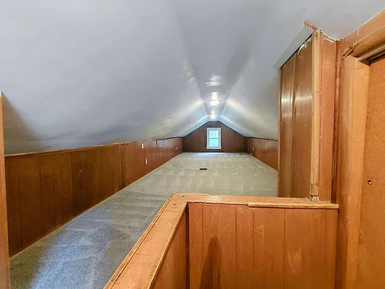 455 Allenford St — Photo 13