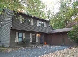 210 Woodscape Dr, Albany, NY 12203