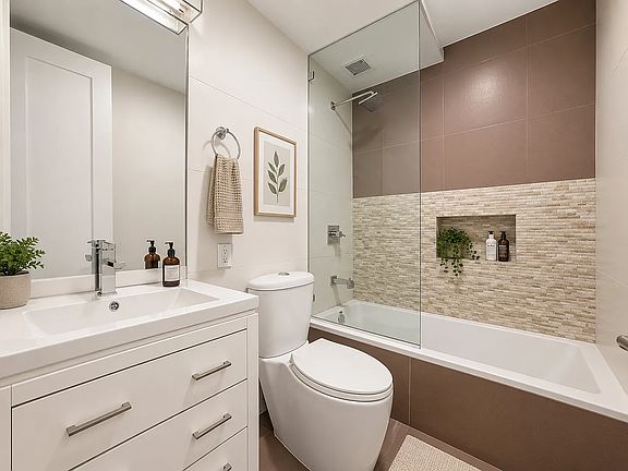 5th image of 193 Bedford Ave #4J