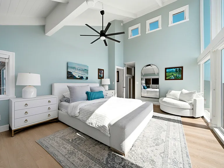 Main bedroom- ocean views