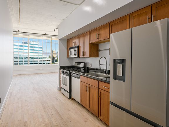 3rd image of 420 S San Pedro St APT 605