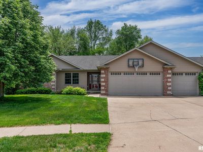 1004 Wild West Dr, Le Claire, IA, 52753
