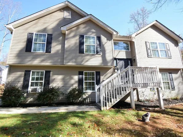 5614 Hawthorn Dr, Gillsville, GA 30543
