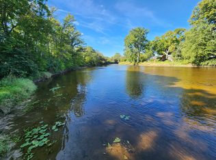 2501 W Pioneer Rd, Mequon, WI 53097