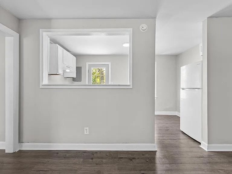 2101 Montclair Ave — Photo 1