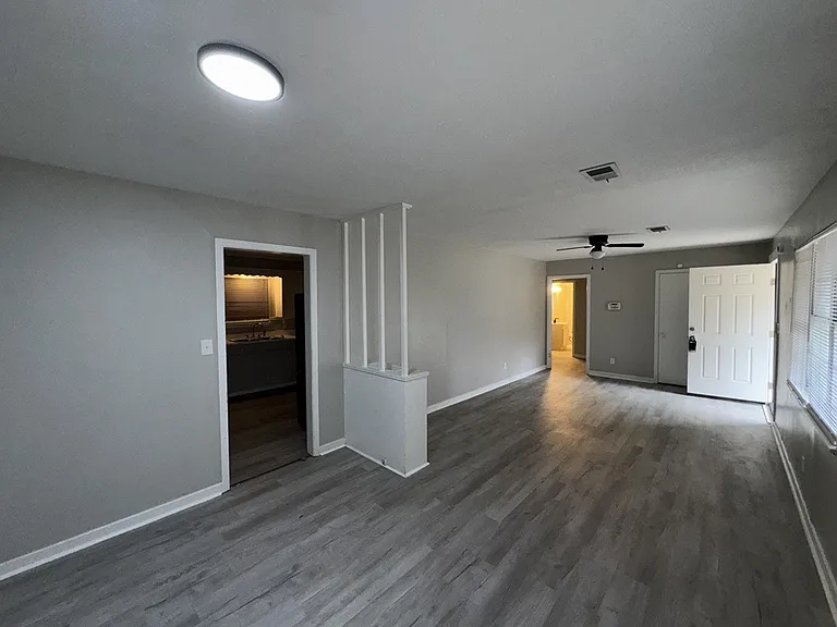 1126 Barbara Ann Dr — Photo 3