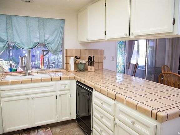 5th image of 4037 Eastgate Dr