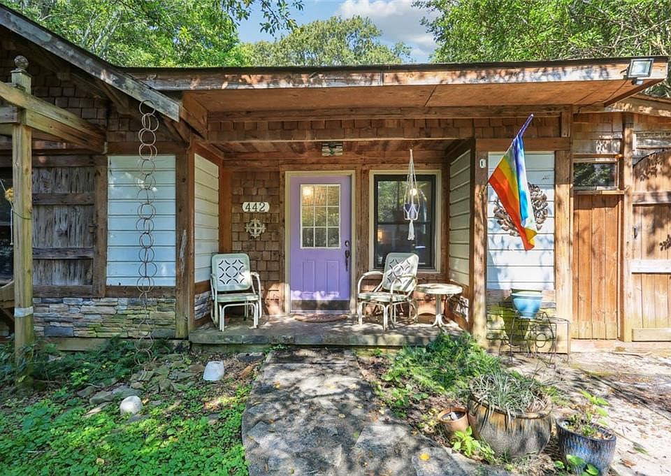 1st image of 442 Magnolia Dr