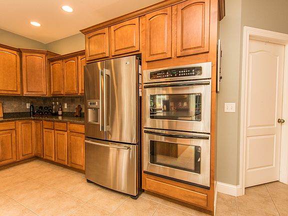 5th image of 1106 Winterberry Ave