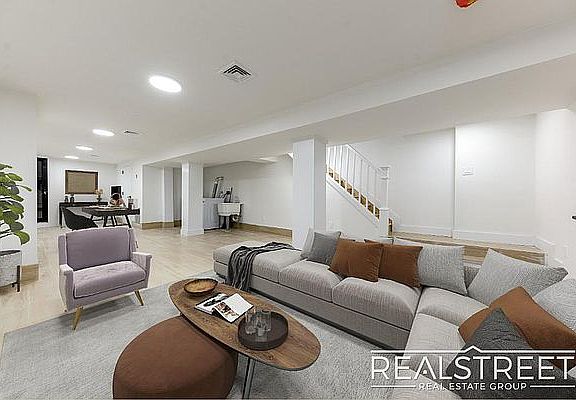 2nd image of 1130 Jefferson Ave APT 1