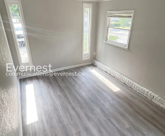 1232 Oakwood St — Photo 5