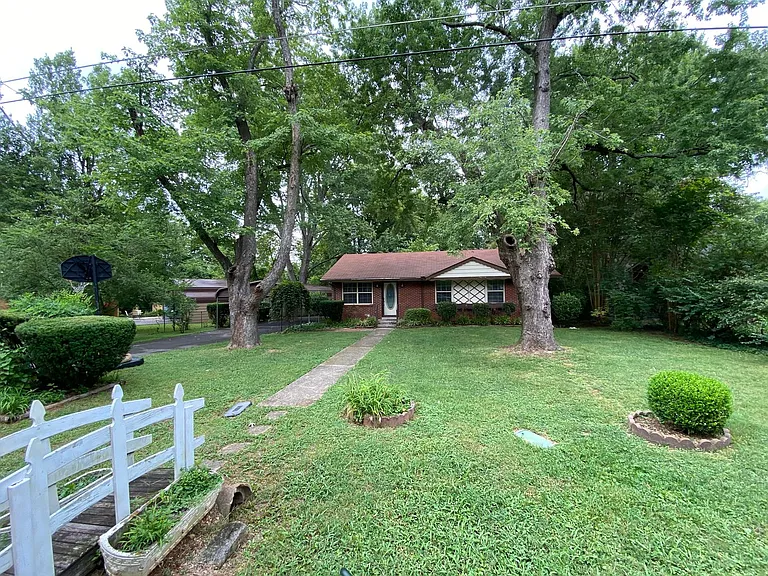 1307 Gentry Ter — Photo 1