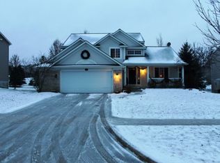 2705 Arbor Chase Dr NE, Grand Rapids, MI 49525