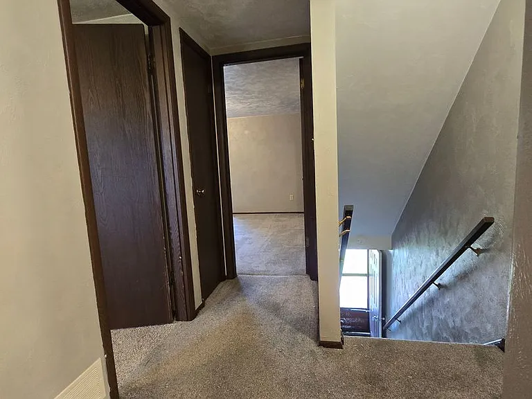 103-105 107 Martin Dr — Photo 10