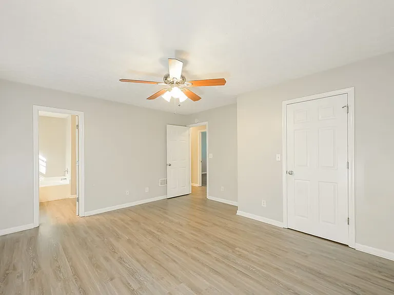 172 Williamsburg Way — Photo 10
