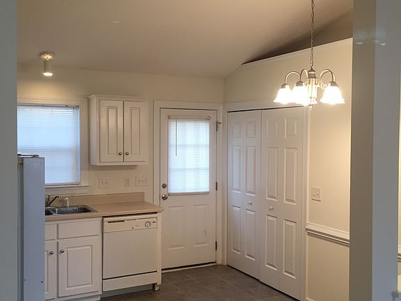 4th image of 1125 Price Dr #B