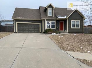 10018 E 220th Pl, Peculiar, MO 64078