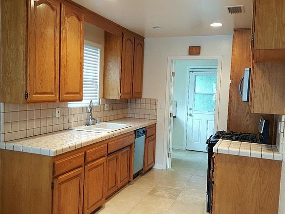 5th image of 20727 Thornlake Ave