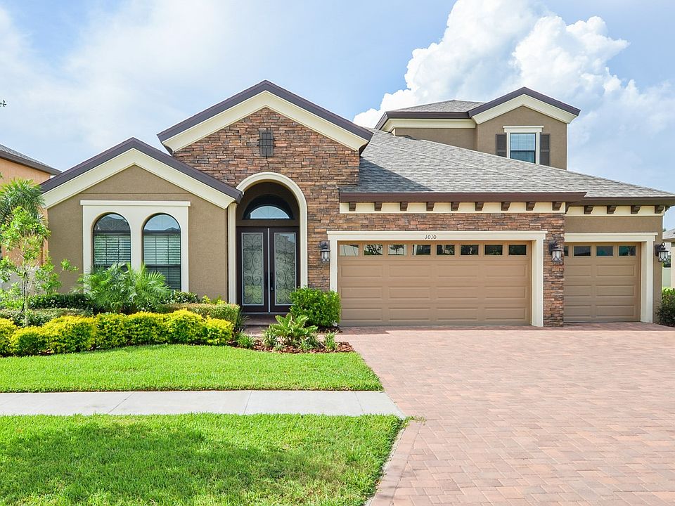 BRAND NEW/NEVER LIVED IN