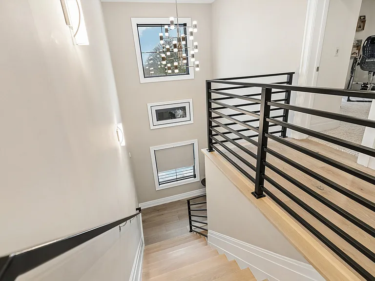 55 S Phillips Ave — Photo 26