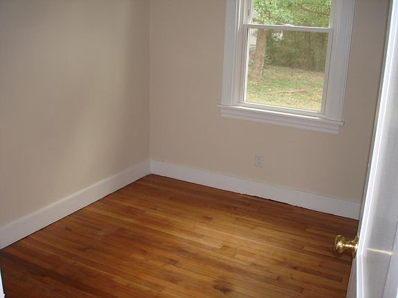 5th image of 121 S Ivy Ave