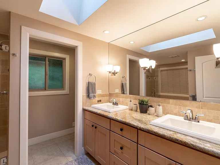 247 W Lake Sammamish Pkwy SE — Photo 12