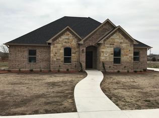 305 Third St, Lindsay, TX 76250