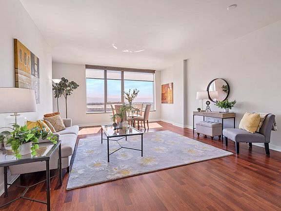 3rd image of 38 N Almaden Blvd Unit 1607