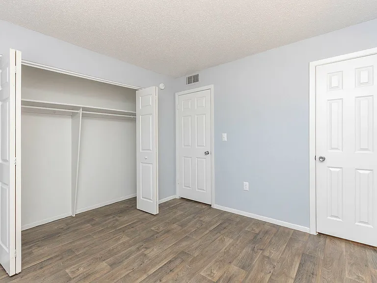Park House Apartments — Photo 19