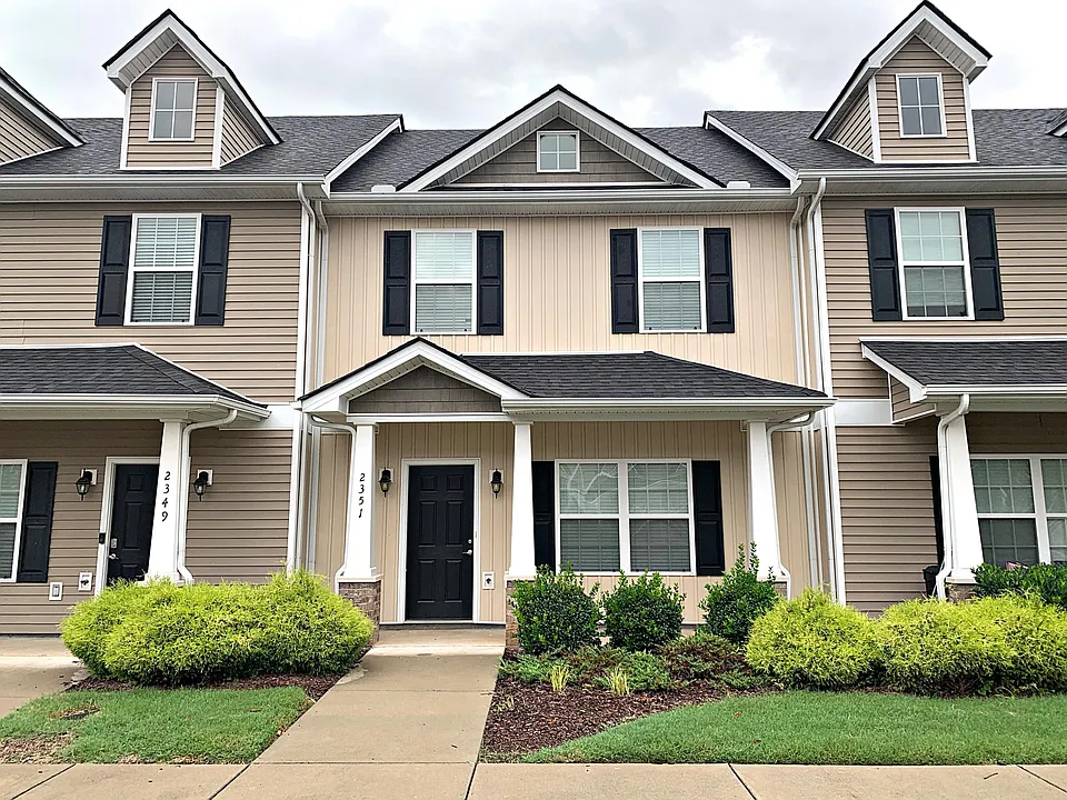 2351 New Holland Cir