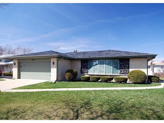 1012 W Willow Ln photo 1